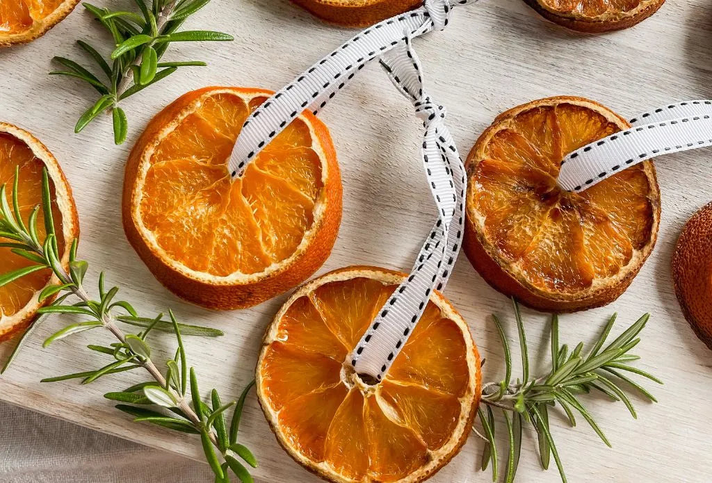 HOW TO | make orange Christmas ornaments